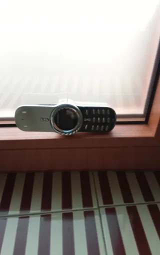 Cellulare Motorola V70 Silver e nero da Collezione