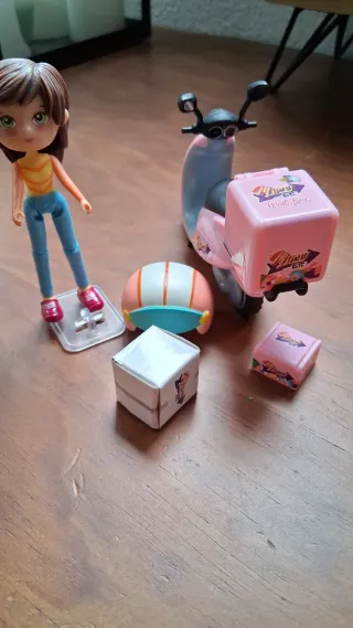 Muñeca Becca Mymy City con Moto y Accesorios