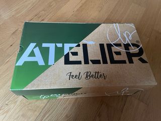 Zapatos de tacón ancho amarillo claro