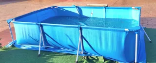 Piscina infantil azul y turquesa