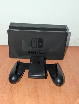 Accessori Nintendo Switch: Base e Grip