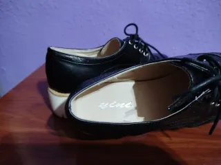 Zapatos negros con brillos,usados una vez