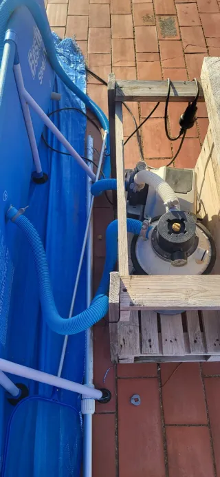 Bomba y filtro agua piscina