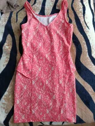 Vestido encaje rosa ajustado