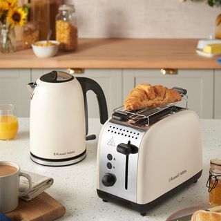 Torradeira Russell Hobbs 2 Fatias Bege