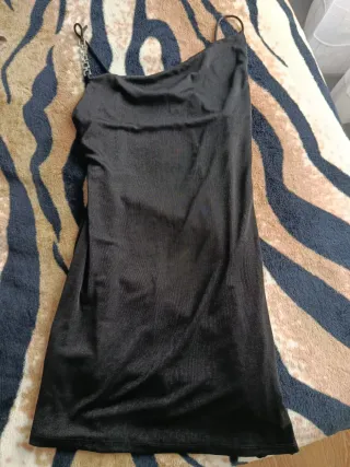 Vestido negro tirantes cadena