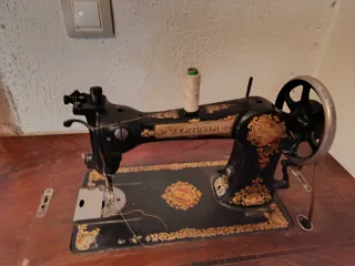 Máquina de coser antigua Wertheim Girona