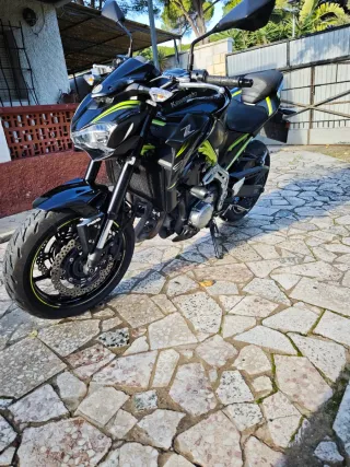 Kawasaki Z900 Full Negra y Verde