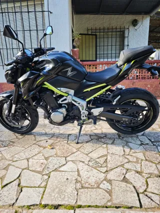 Kawasaki Z900 Full Negra y Verde