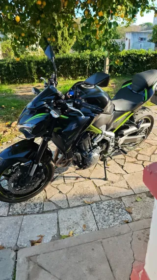 Kawasaki Z900 Full Negra y Verde