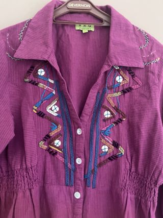Camisa con bordados