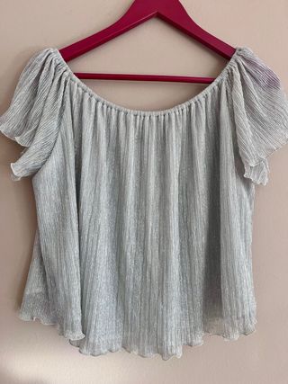 Blusa plateada y dorada con hilos metalizados