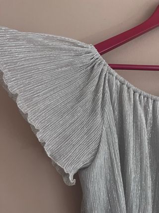 Blusa plateada y dorada con hilos metalizados