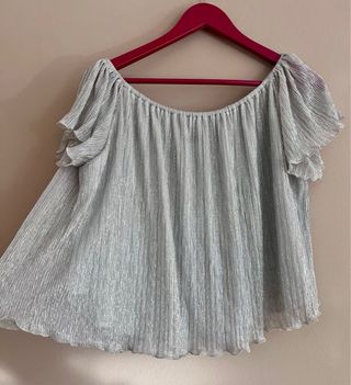 Blusa plateada y dorada con hilos metalizados