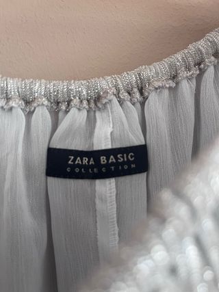 Blusa plateada y dorada con hilos metalizados