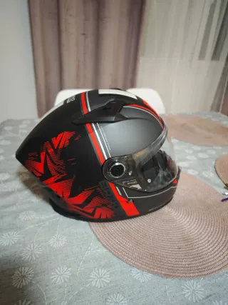 Casco Integral MT Negro y Rojo