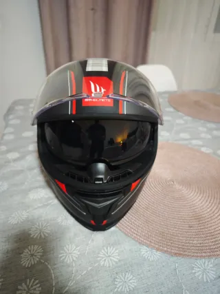 Casco Integral MT Negro y Rojo