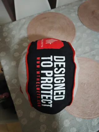 Casco Integral MT Negro y Rojo