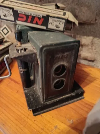 Cine NIC antiguo con cajas