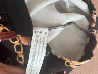 Pantalones negros con estampado de cadenas