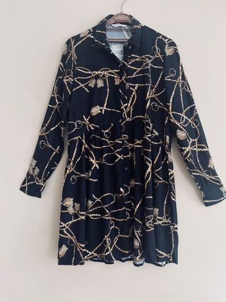 Vestido camisero estampado cadenas