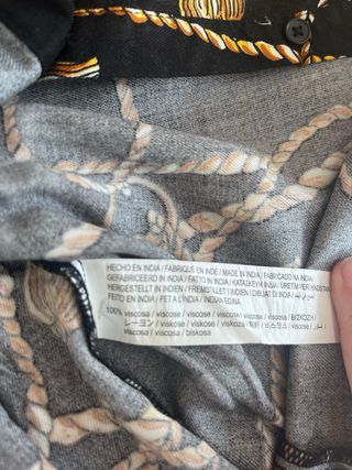 Vestido camisero estampado cadenas