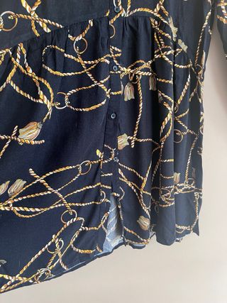 Vestido camisero estampado cadenas