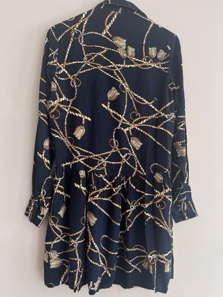 Vestido camisero estampado cadenas