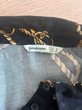 Vestido camisero estampado cadenas