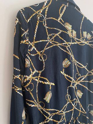 Vestido camisero estampado cadenas
