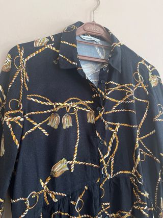 Vestido camisero estampado cadenas