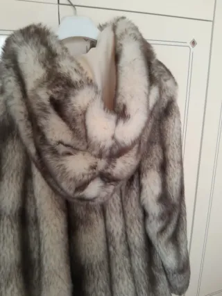 Eco pelliccia donna con cappuccio