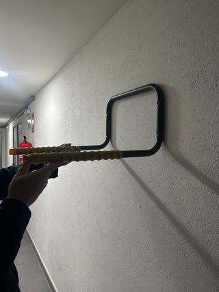 Soporte pared bicicletas amarillo