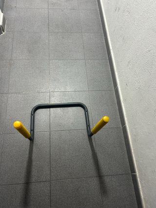 Soporte pared bicicletas amarillo