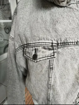 Cazadora vaquera polar gris y blanca