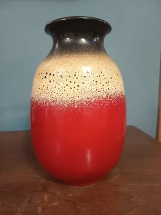 Jarrón estilo lava cerámica negro beige y rojo