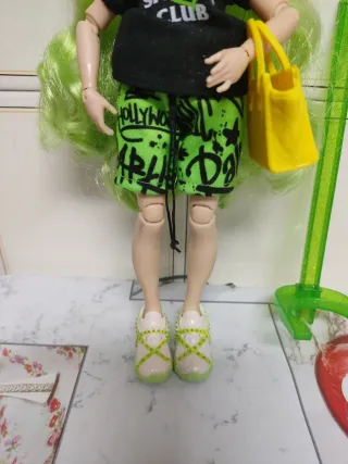 Muñeca Rainbow High pelo verde