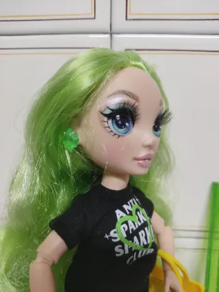 Muñeca Rainbow High pelo verde