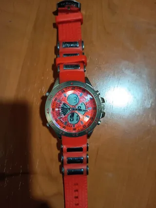 Reloj deportivo hombre rojo y plateado