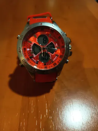 Reloj deportivo hombre rojo y plateado