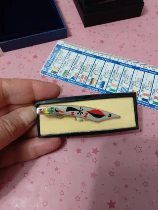 Fermacravatta vintage design colorato