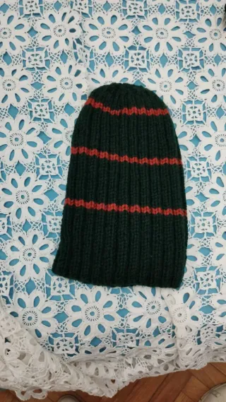 Sciarpa e cappello verde