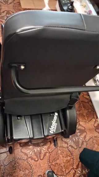Silla de ruedas eléctrica negra