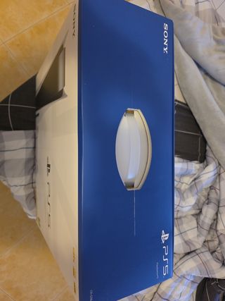 PlayStation 5 + 2 controller + 4 giochi + caricatore doppio