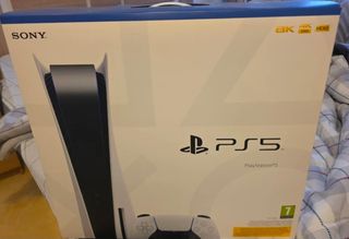 PlayStation 5 + 2 controller + 4 giochi + caricatore doppio