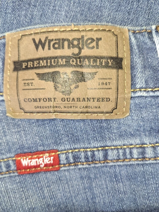 Pantalón Wrangler Slim Straight Azul