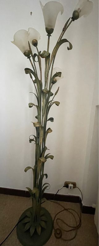 Lampada da terra design floreale