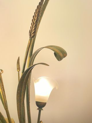 Lampada da terra design floreale