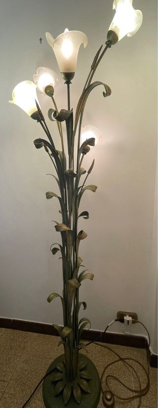 Lampada da terra design floreale