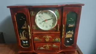 Joyero Vintage con Reloj.